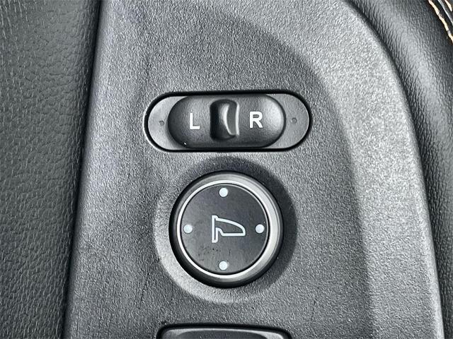 Photo of 2025 Platinum White Pearl Honda HR-V