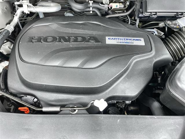 Photo of 2016 White Honda Pilot