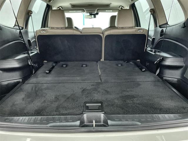 Photo of 2016 White Honda Pilot