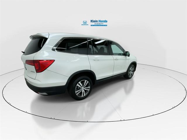 Photo of 2016 White Honda Pilot