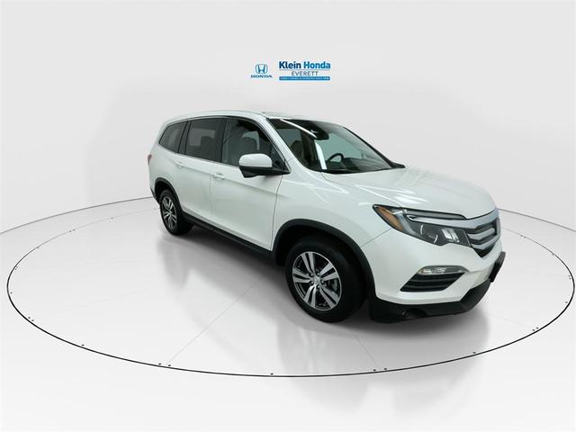 Photo of 2016 White Honda Pilot