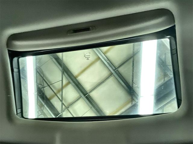 Photo of 2016 White Honda Pilot
