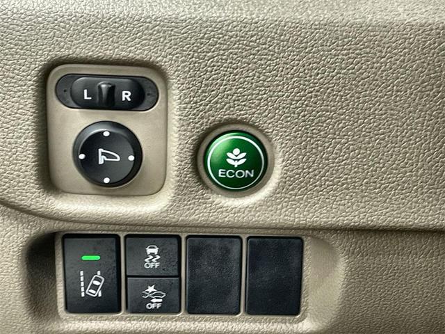 Photo of 2016 White Honda Pilot