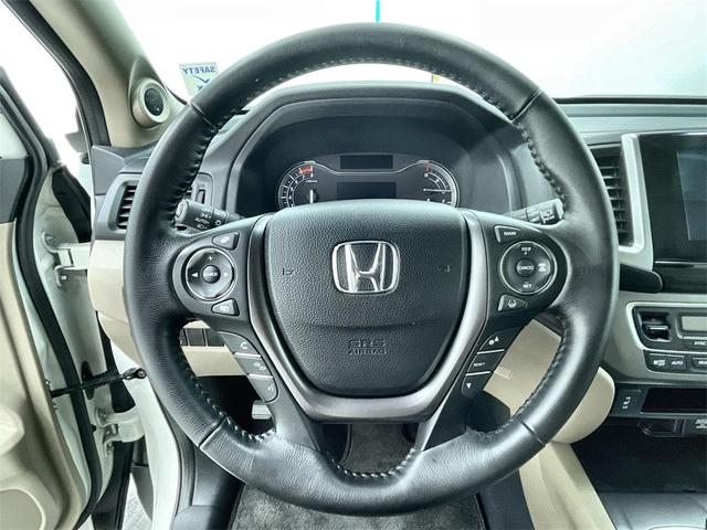 Photo of 2016 White Honda Pilot