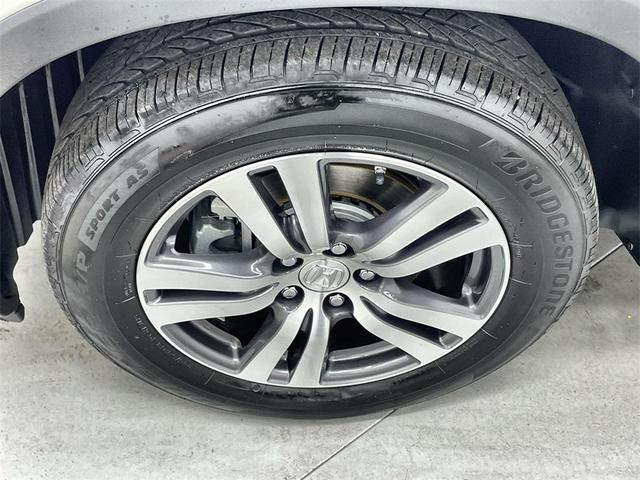 Photo of 2016 White Honda Pilot