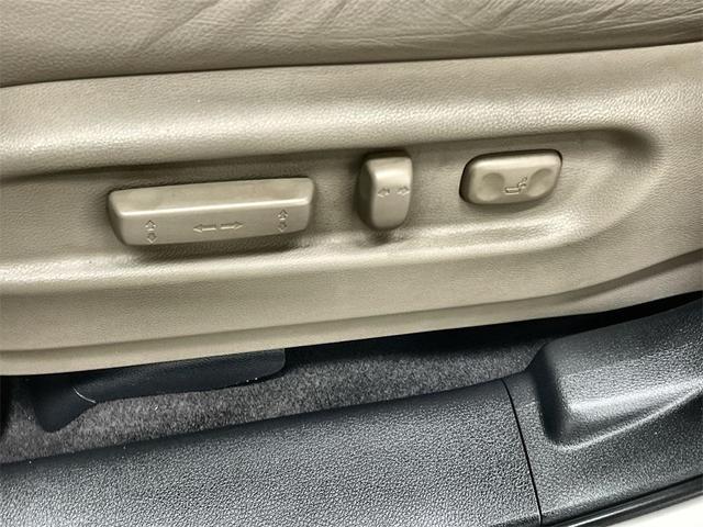 Photo of 2016 White Honda Pilot