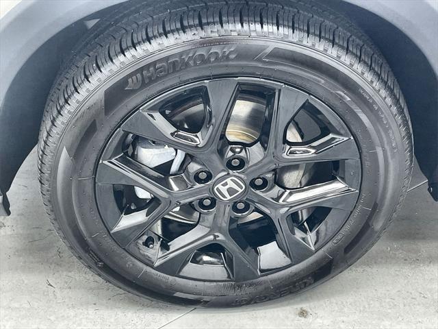 Photo of 2025 Platinum White Pearl Honda HR-V