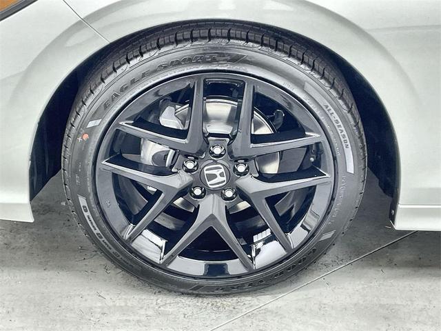 Photo of 2026 Platinum White Pearl Honda Civic