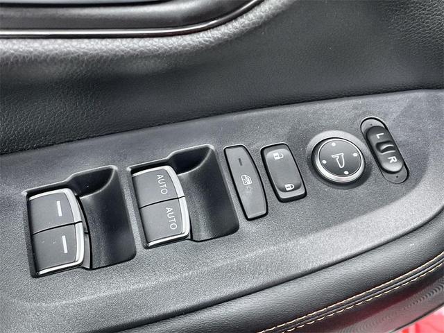 Photo of 2025 Milano Red Honda HR-V