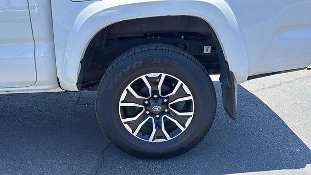 Photo of 2022 White Toyota Tacoma
