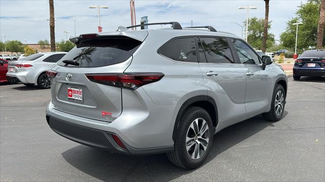 Photo of 2024 Celestial Silver Metallic Toyota Highlander