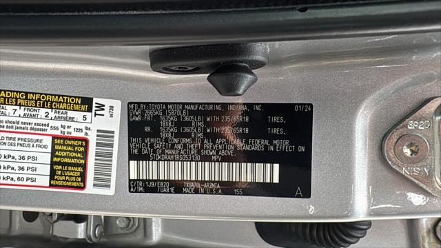 Photo of 2024 Celestial Silver Metallic Toyota Highlander