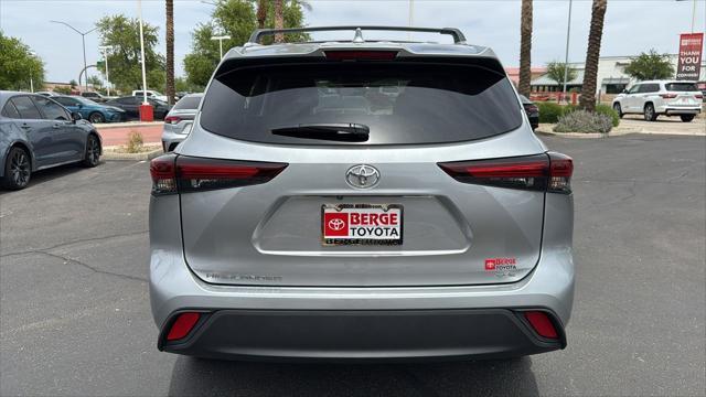 Photo of 2024 Celestial Silver Metallic Toyota Highlander