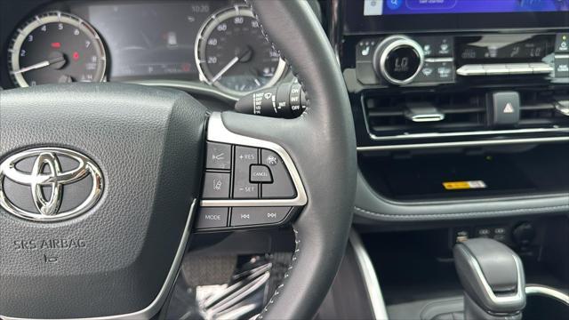 Photo of 2024 Celestial Silver Metallic Toyota Highlander