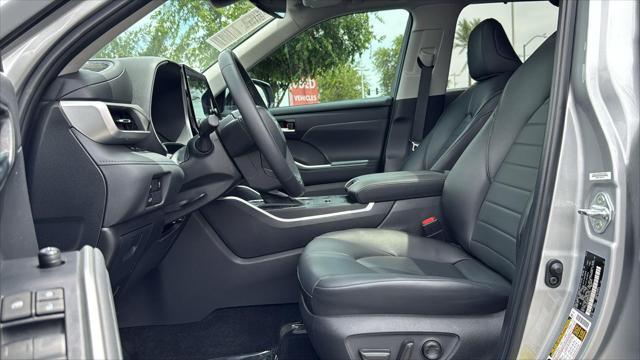 Photo of 2024 Celestial Silver Metallic Toyota Highlander