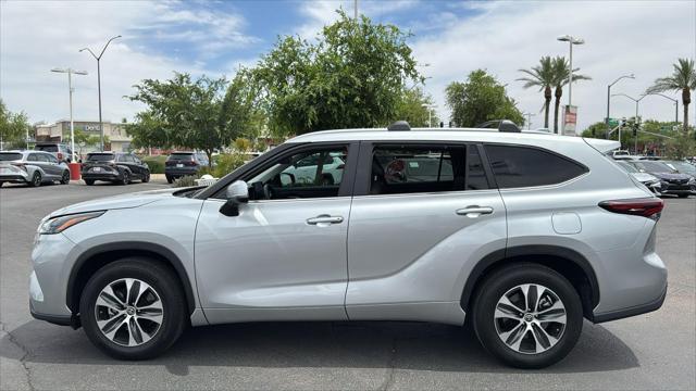 Photo of 2024 Celestial Silver Metallic Toyota Highlander