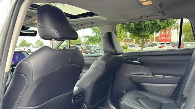 Photo of 2024 Celestial Silver Metallic Toyota Highlander