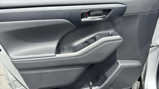 Photo of 2024 Celestial Silver Metallic Toyota Highlander