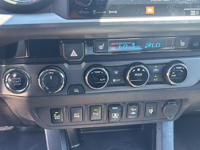 Photo of 2018 Super White Toyota Tacoma