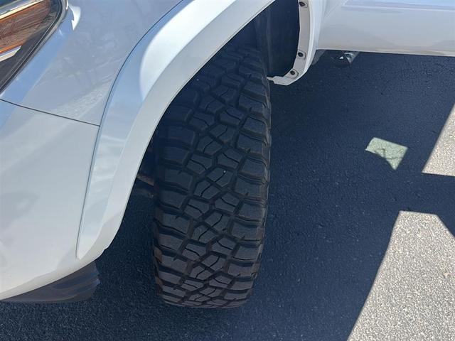 Photo of 2018 Super White Toyota Tacoma