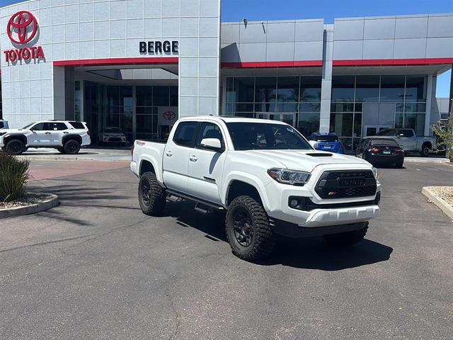 Photo of 2018 Super White Toyota Tacoma