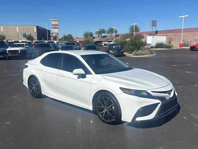 Photo of 2021 Super White Toyota Camry