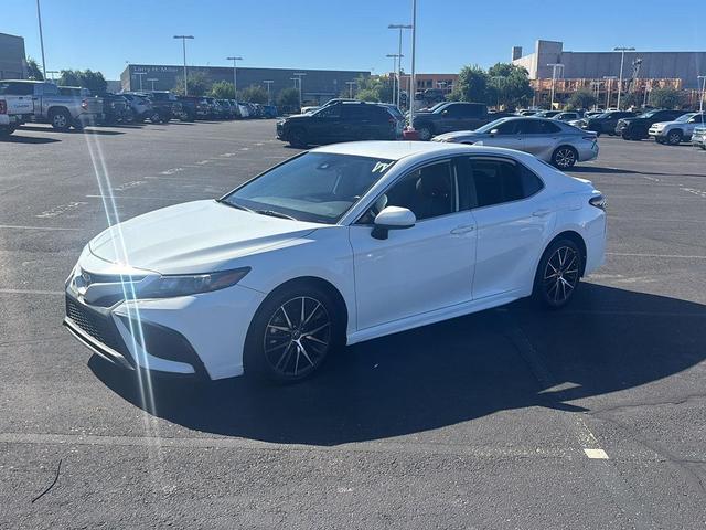 Photo of 2021 Super White Toyota Camry