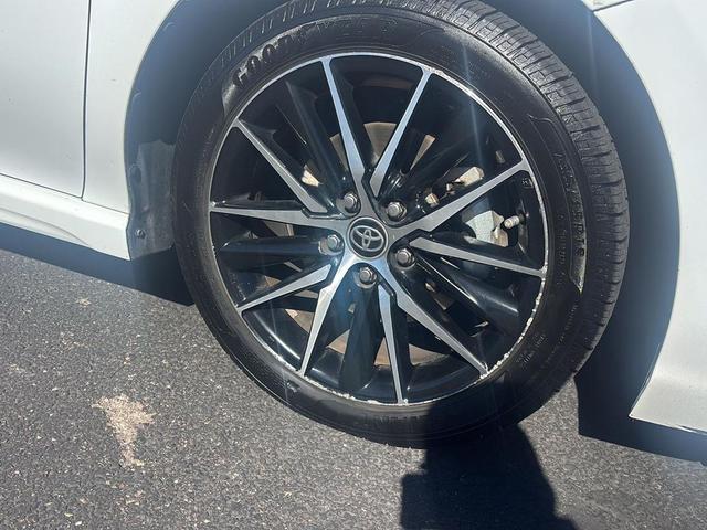 Photo of 2021 Super White Toyota Camry
