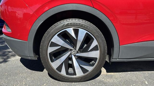 Photo of 2021 Kings Red Metallic/Black Roof Volkswagen ID.4