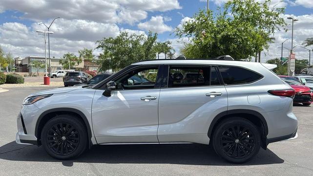 Photo of 2023 Celestial Silver Metallic Toyota Highlander