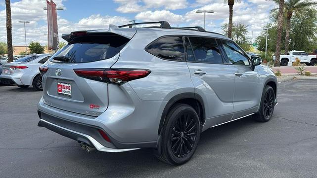 Photo of 2023 Celestial Silver Metallic Toyota Highlander