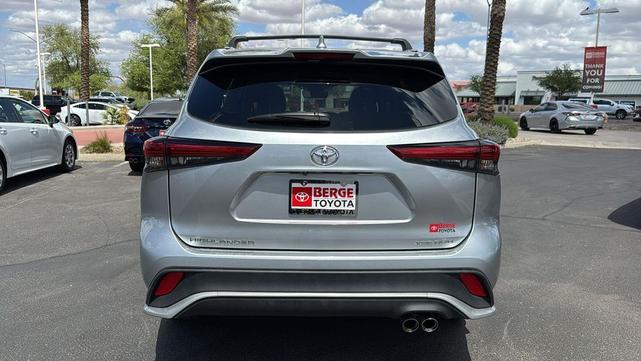 Photo of 2023 Celestial Silver Metallic Toyota Highlander