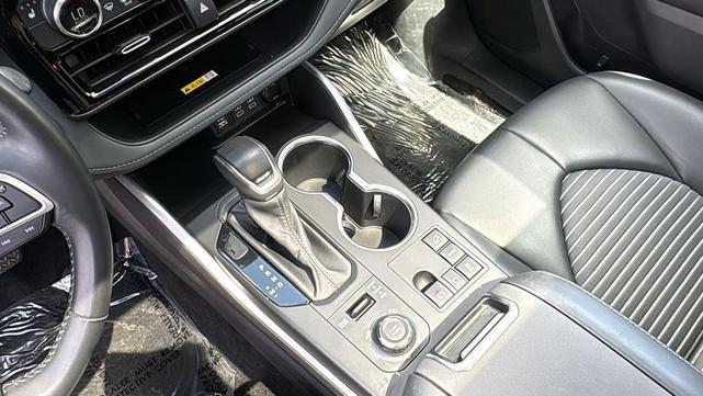 Photo of 2023 Celestial Silver Metallic Toyota Highlander