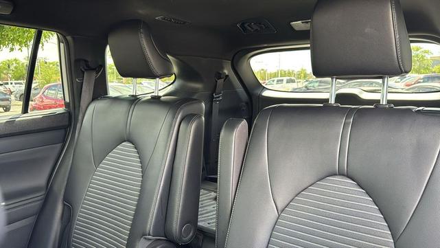 Photo of 2023 Celestial Silver Metallic Toyota Highlander