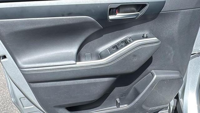 Photo of 2023 Celestial Silver Metallic Toyota Highlander