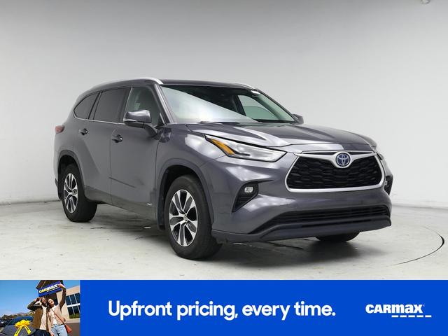 Photo of 2022 Gray Toyota Highlander Hybrid