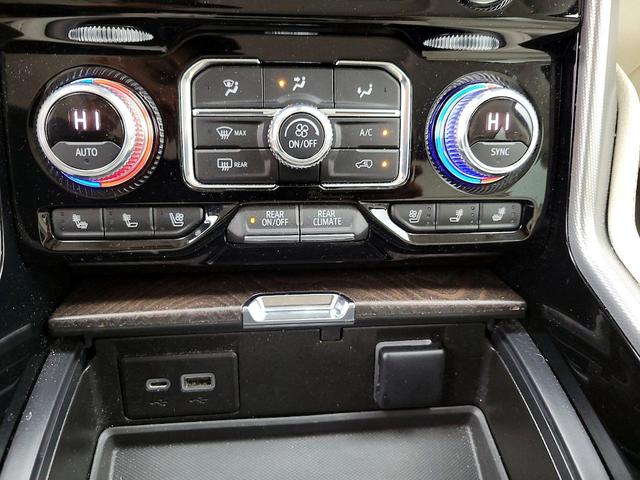 Photo of 2022 White GMC Yukon XL