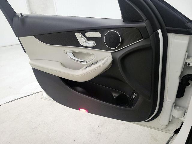 Photo of 2016 White Mercedes-Benz C-Class