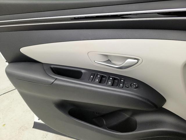 Photo of 2024 White Hyundai TUCSON