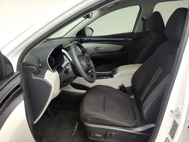 Photo of 2024 White Hyundai TUCSON