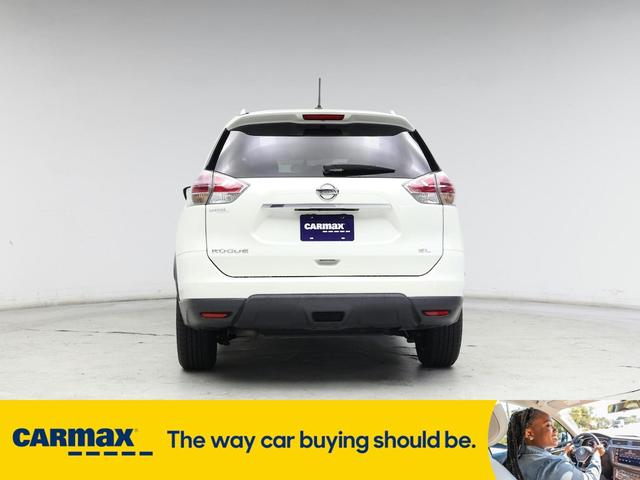 Photo of 2015 White Nissan Rogue