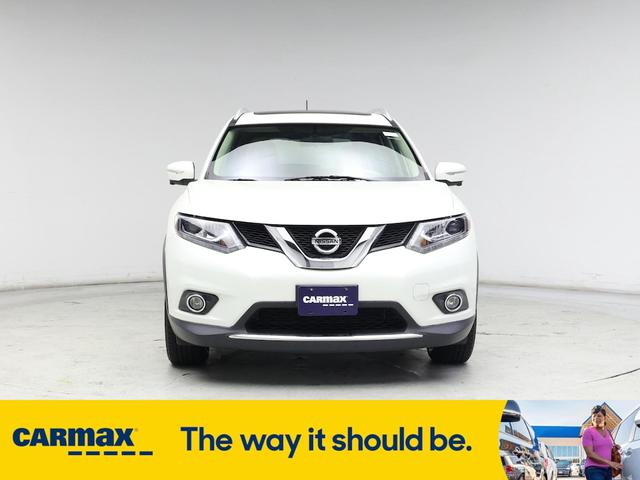 Photo of 2015 White Nissan Rogue