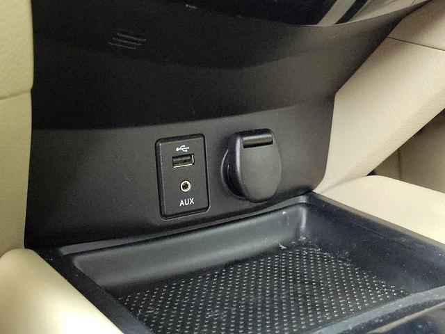 Photo of 2015 White Nissan Rogue