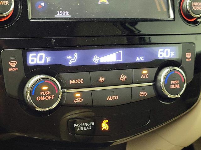 Photo of 2015 White Nissan Rogue