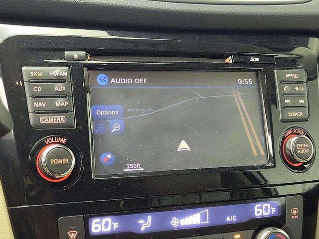 Photo of 2015 White Nissan Rogue
