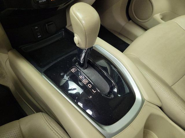 Photo of 2015 White Nissan Rogue