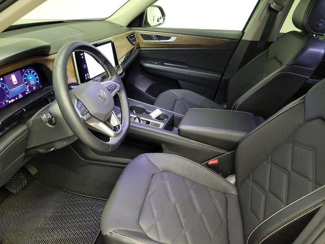 Photo of 2024 Gray Volkswagen Atlas