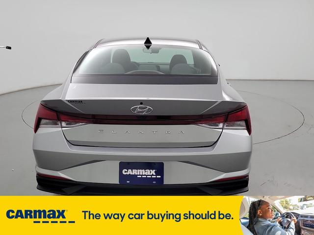 Photo of 2023 Silver Hyundai ELANTRA