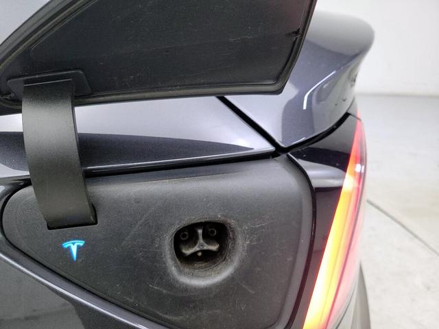 Photo of 2021 Gray Tesla Model 3