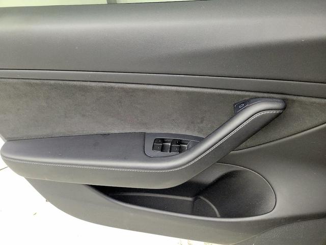 Photo of 2021 Gray Tesla Model 3